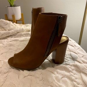 NWOT Madden Girl Peep Toe Heel Size 6